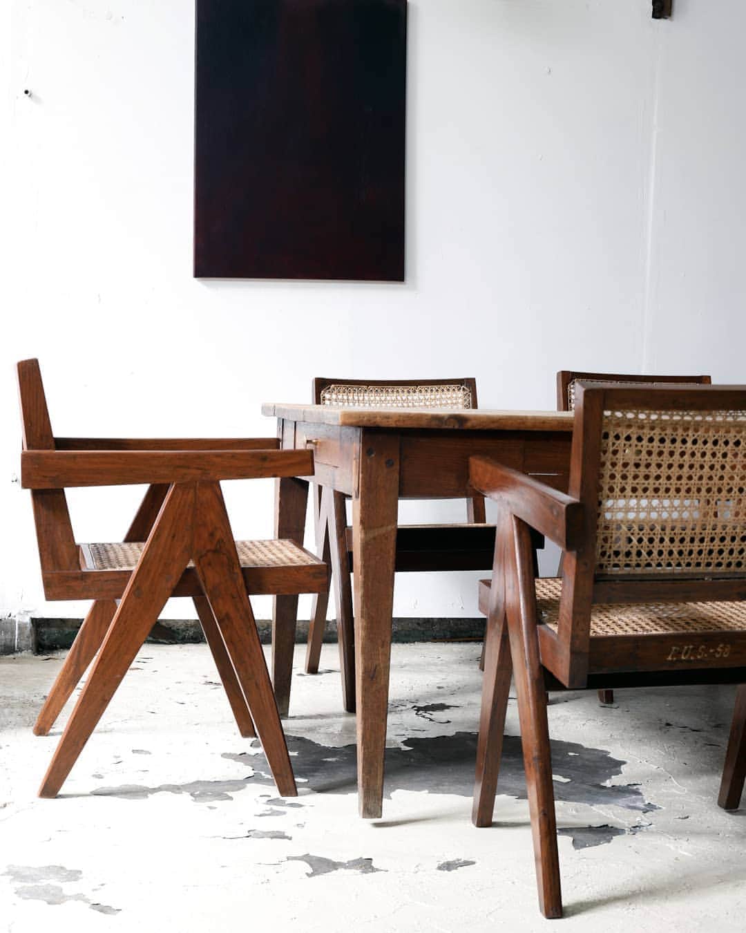 ELLE DECOR JAPANさんのインスタグラム写真 - (ELLE DECOR JAPANInstagram)「【Pierre Jeanneret】 ピエール・ジャンヌレがインドのチャンディーガル都市計画でデザインしたヴィンテージアイテムが購入できるポップアップが、ロンハーマン千駄ヶ谷店にて開催されます。インドの家具工房ファントム・ハンズが復刻した「Square Table」が世界初の先行ローンチされる予定。お見逃しなく！ . 📅10/10〜11/4 📍ロンハーマン千駄ヶ谷店  @phantomhands @gallery_casade  #elledecor #elledecorjapan #エルデコ #ピエールジャンヌレ #objetdart #isetan #gallerycasade #名作家具 #ヴィンテージ家具 #ビンテージ家具 #ジャンヌレ #ルコルビュジエ #シャルロットペリアン #ジャンプルーヴェ #チャンディーガル #pierrejeanneretfurniture #pierrejeanneret #lecorbusier #chandigarh #charlotteperriand #jeanprouve #vintage #masterpiece」10月5日 20時54分 - elledecorjapan