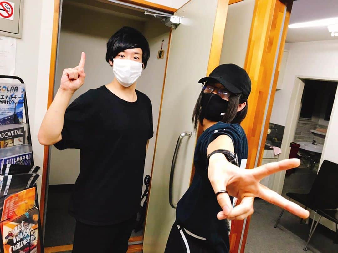 白井將人のインスタグラム：「#ライクソング 今日も話しすぎて曲カット、反省してます(反省してるとは思えない躍動感のあるギャルピ)」