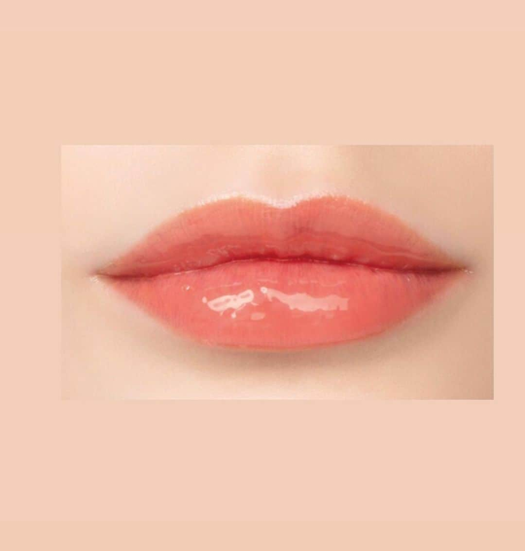 ダレノガレ明美さんのインスタグラム写真 - (ダレノガレ明美Instagram)「10月9日12時先行発売の CAROME.LIP✨ 潤いが続き、ぷるぷるした唇に…💋 美容オイルたっぷり含んだ贅沢なリップになっています。 4色発売（一色は初回限定色となっています） 1枚目:レディーライクローズ 2枚目:ディープレッド 3枚目:コーラルピンク 4枚目:ブラッドオレンジ （ブラッドオレンジは初回限定色となっているため数量限定です） 5枚目塗る前の唇 6枚目リップをティッシュで拭きとった時の写真。 なんと、リップがとれても発色は残り、唇の発色を良くしてくれます！ 各1,600円（税抜き）  #CAROME #新商品 #lip  #キスしたくなる唇  #ぷるぷる #ツヤ #潤い #発色が続く #美容オイル #ヒアルロン酸」10月5日 20時52分 - darenogare.akemi