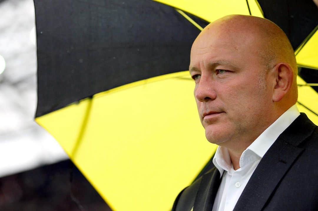 のインスタグラム：「Theo Bos zou vandaag 55 jaar zijn geworden  We zullen je nooit vergeten! 💛🖤  #Vitesse」