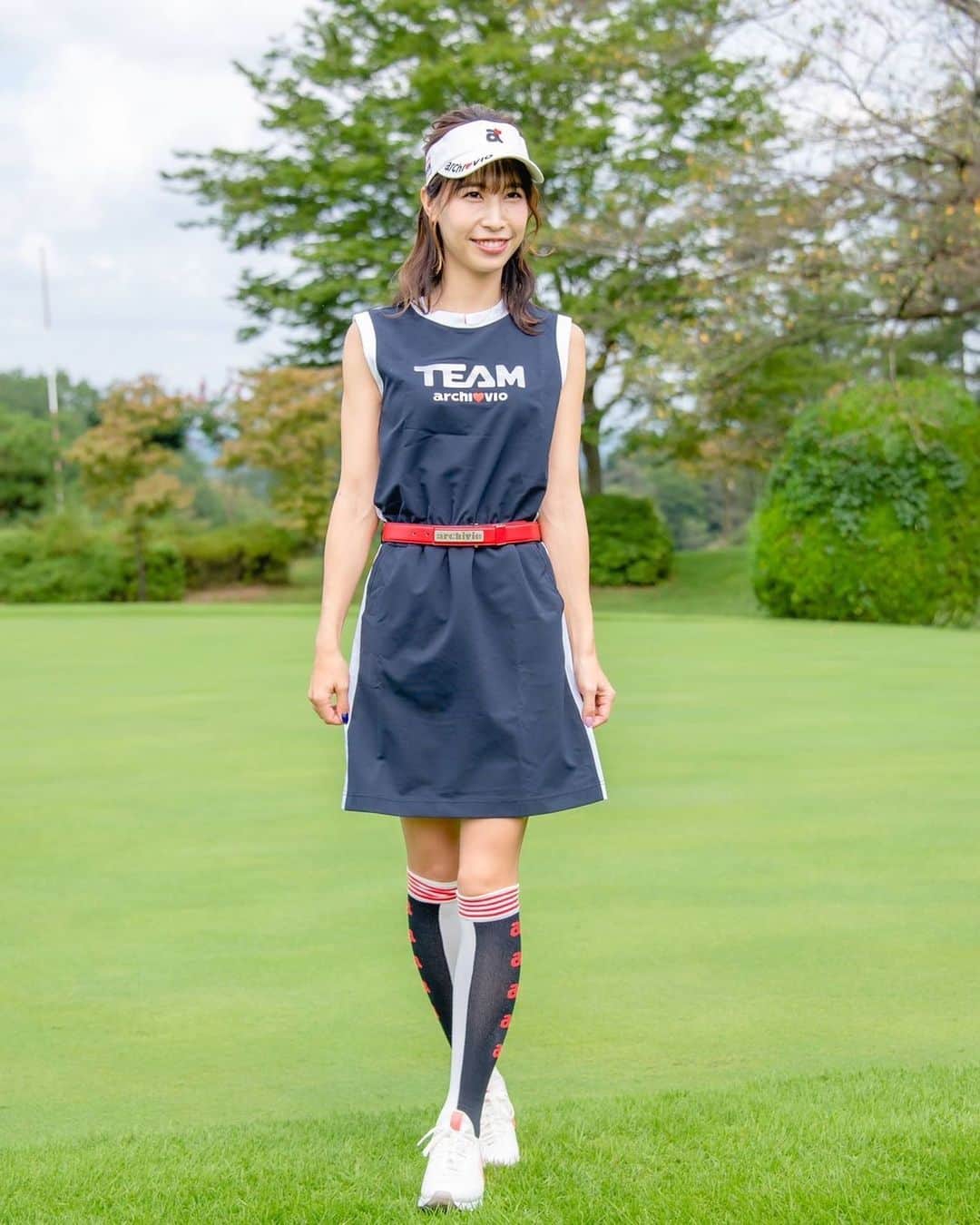のインスタグラム：「10月の#ゴルフ女子ヒロインバトル でのウェアです☺️  今月から時間が毎週日曜日13:30〜にかわりました📺#bs12トゥエルビ   ワンピースが黒だから、靴下で遊んでみる😋🧦✨  #golf #golfwear #golfgirl #archivio #black」