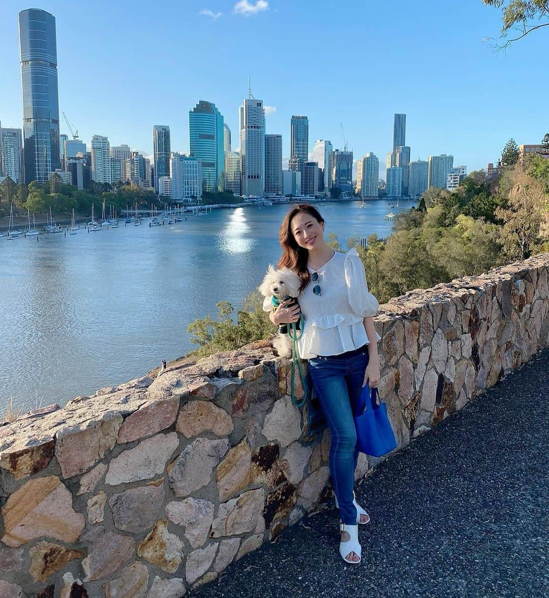 稀鳥まりやさんのインスタグラム写真 - (稀鳥まりやInstagram)「・ ・ Kangaroo Pointをおさんぽ🐩 最高に気持ちいいお天気！とても癒されました💕 レオンは初めてお散歩する場所だったので嬉しそうでした😆 ・ ・」10月5日 20時58分 - mariya_kitori