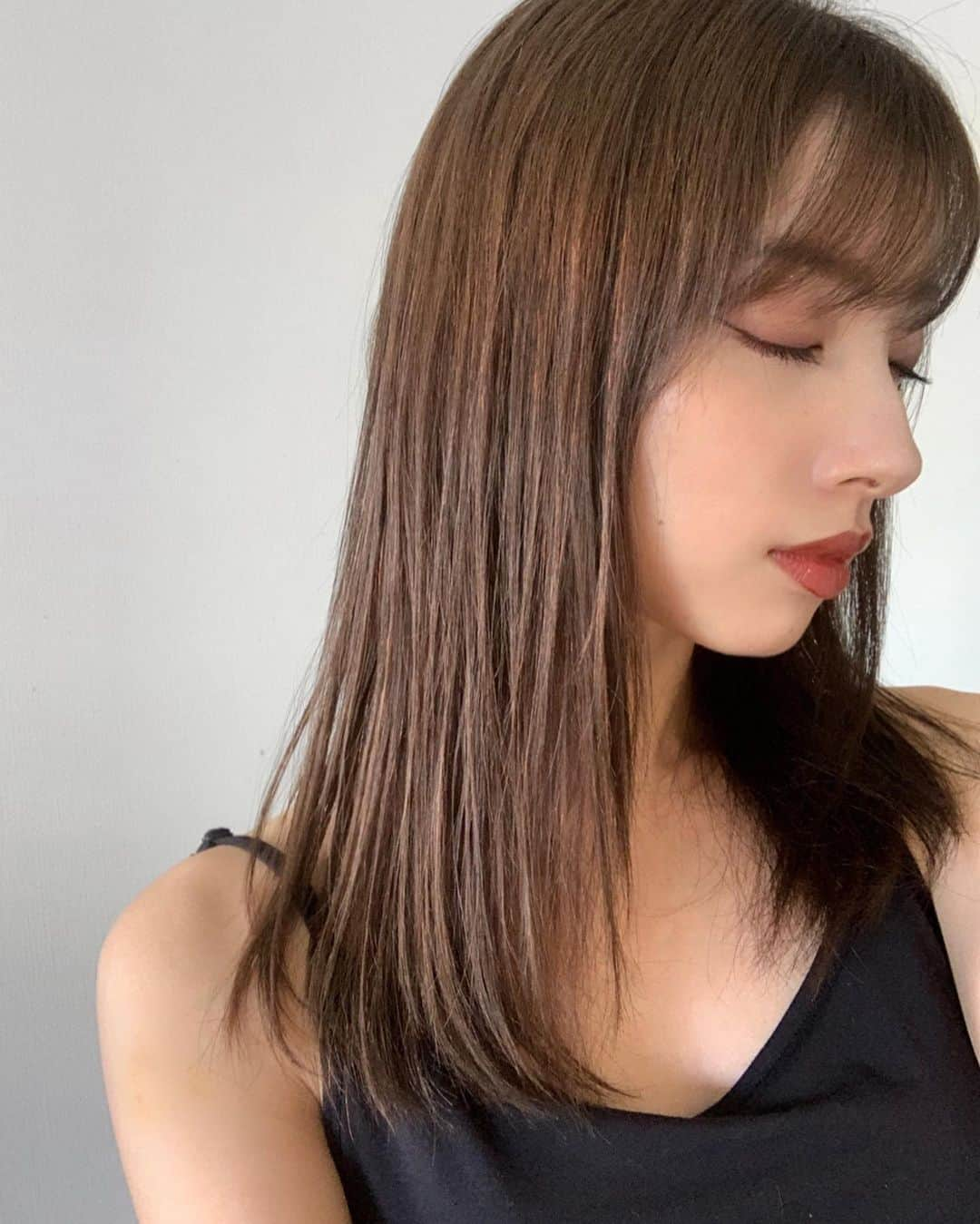 谷川菜奈さんのインスタグラム写真 - (谷川菜奈Instagram)「ヘアケア🧖‍♀️ いつも使ってるスティーブンノルのヘアミストが新しくなった🤍 簡単にヘアケアできるし、質感、指どおりも最高なの☺️（いつもの使い方は2枚目動画） 髪の悩みに合わせて3種類あるけど、髪が細くて絡まりやすい私はさらさらした指どおりになるスムースリペアを使ってるよ！ 毎日お風呂上がりと朝のスタイリング前に使ってるよ🛁 #ヘアケア#haircare #スティーブンノル#ハイドロリニューミスト #ブロー前の美容液#ヘアミスト#skny_ad」10月5日 20時59分 - pechi.130