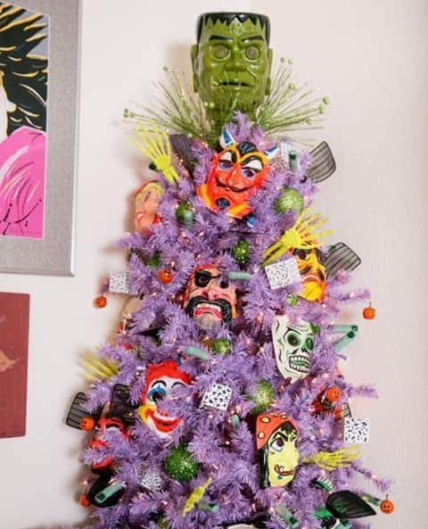 HGTVさんのインスタグラム写真 - (HGTVInstagram)「Halloween is meant to be fun and outrageous, so why not decorate a Halloween tree?! 🧙‍♀️ 🌲 🦇 This large, thrifted Frankenstein topper rests on a collar of metallic green spray picks at the top of a purple Christmas tree filled with vintage Halloween masks from the '60s and '70s. 🤩  Find 12 other whimsical ways to deck the halls a little differently at the link in our profile. 🔝 🎃⁠ ⁠ #HowToHalloween #halloween #halloweentree #halloween2020 #spookyszn #DIYhalloween」10月5日 21時01分 - hgtv