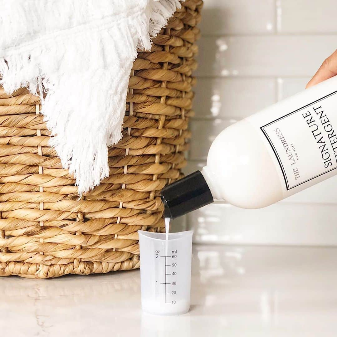 THE LAUNDRESS JPさんのインスタグラム写真 - (THE LAUNDRESS JPInstagram)「デイリー用洗剤のシグネチャーデタージェントは1Lのビッグボトルです🧴一回の使用量は水30Lに15ml！約66回使用できるんです✨✨. . #thelaundress #thelaundressjp #ランドレス #シグネチャーデタージェント #デイリー用洗濯洗剤 #コスパ良し #おしゃれ洗剤 #エコな洗剤」10月5日 21時02分 - thelaundressjp