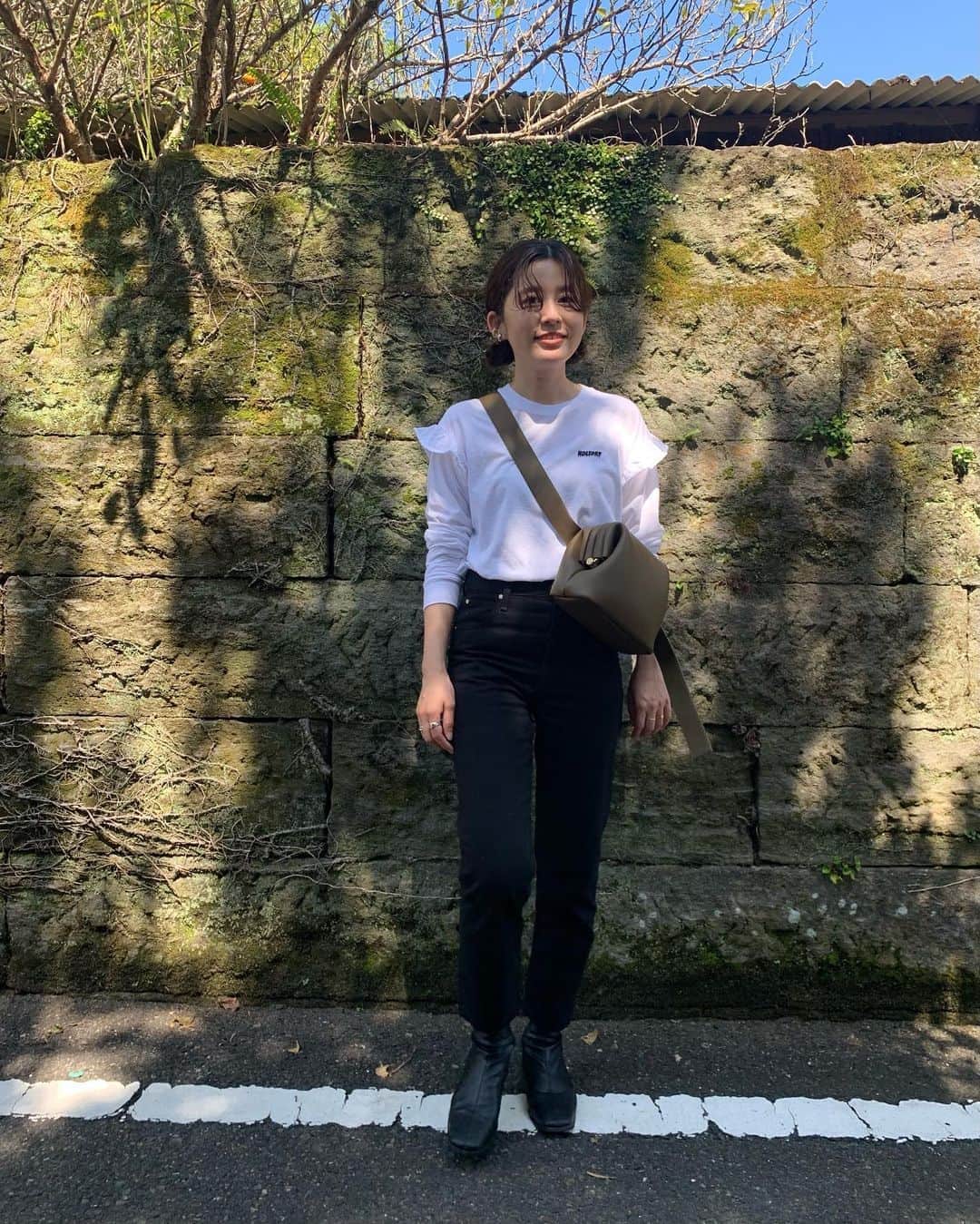 のインスタグラム：「﻿ 　﻿ ご飯屋さんの前の道がすごくよかった🌿﻿ ﻿ 篤姫縁の場所らしい🙊 ﻿ ﻿ #鹿児島#指宿﻿ #ファッション#コーデ#コーディネート#fashion #coordinate #code #オシャレ #ootd #outfit #wear」