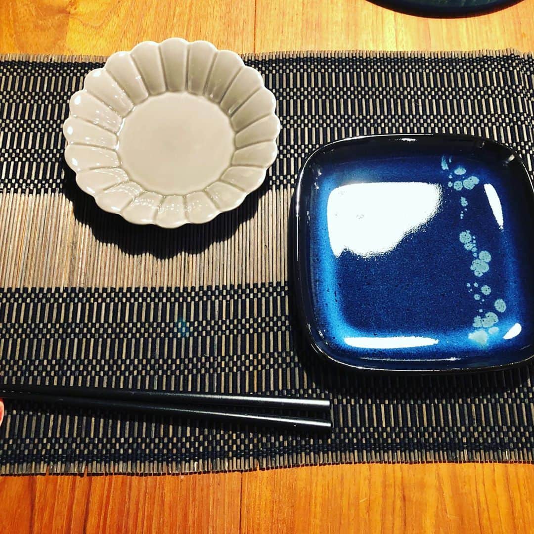 中島浩二さんのインスタグラム写真 - (中島浩二Instagram)「お呼ばれしただすよー😊  先週の金曜日、お呼ばれしてご飯頂いただす🤣 スパニッシュオムレツと、大好きな鶏胸肉を蒸したものに、簡単がめ煮。 これに、ご飯とお味噌汁だっただすが、モリモリ食べて、お替わりしただすー🤣 作って貰ったご飯は、やっぱり自分の味付けと違うから、美味しいだすなー。  秋の夜長を楽しんで下さいだすー😊  #スパニッシュオムレツ #がめ煮 #お呼ばれ #小石原 #波佐見焼き」10月5日 21時11分 - koji_nakajiii