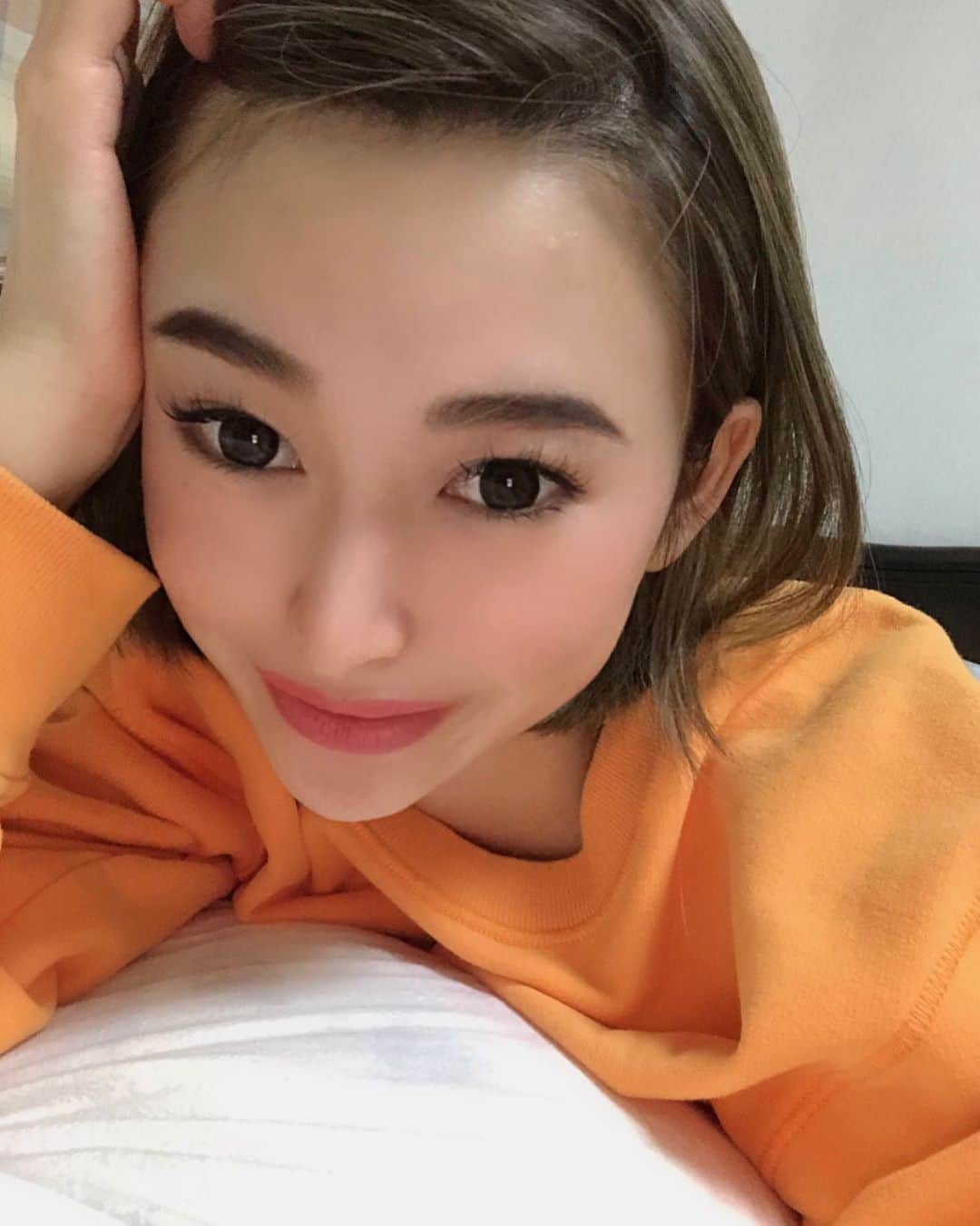 のインスタグラム：「🧡🍊🦊 . あんなに派手で騒がしく友達と パーティしていた日々がまるで 夢だったかのように思えるくらい 静かで穏やかで平凡な毎日😌😌 . どっちの生活も好き！！ . 明日は早起きして歯医者さん、笑 歯医者さん大好き🦷😬💖 . #japanese #japan #workingholiday #torontolife #follow4follow #canada #canadian #tflers #followme #カナダ  #トロント #留学 #2020 #ワーホリ #日本 #海外生活 #海外留学 #語学留学 #東京  #ワーキングホリデー #岩手 #盛岡」