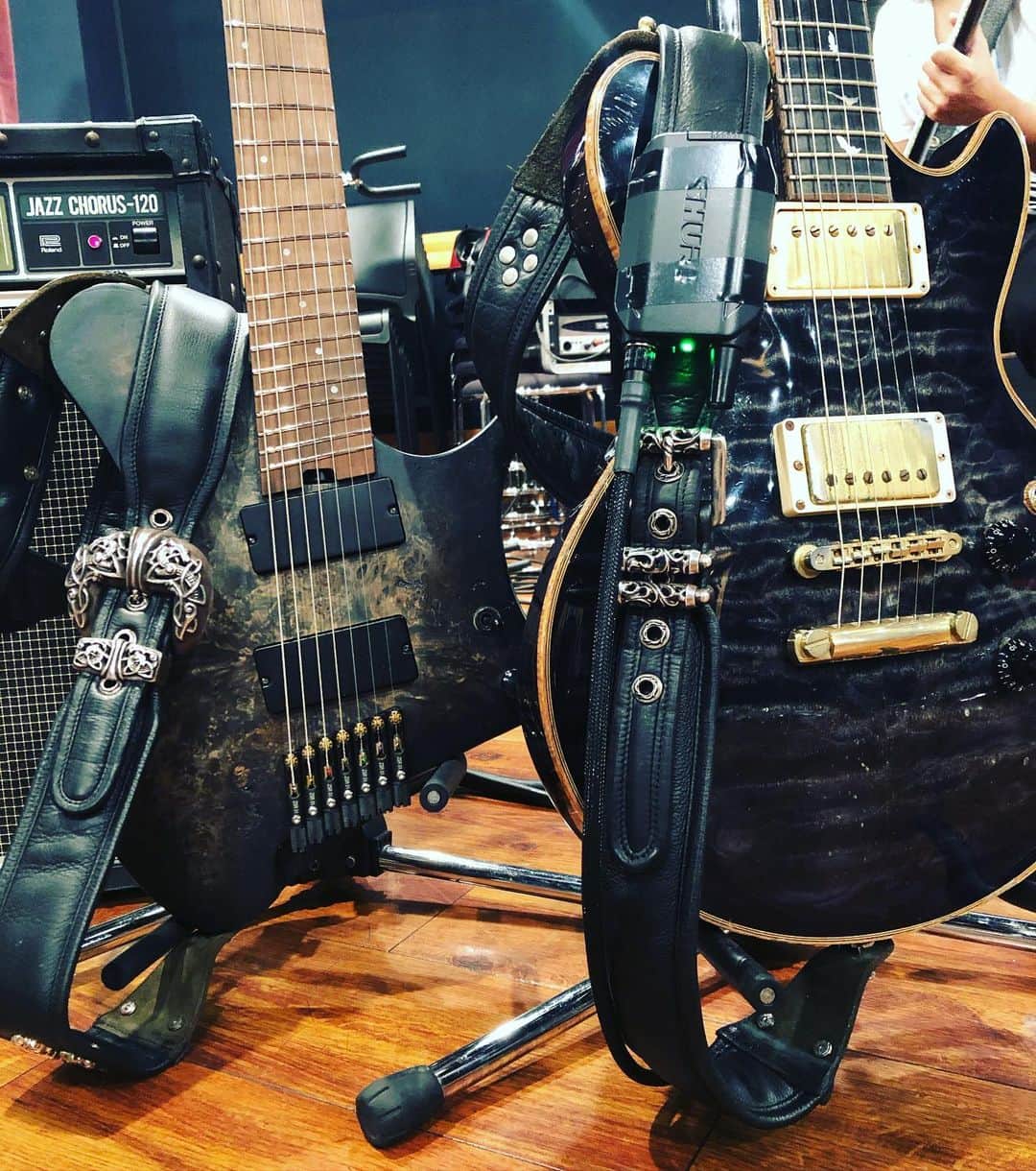 SHINPEIのインスタグラム：「もう10年以上の付き合いになるSugi Guitars﻿ ﻿ 最近新しく友達になったGOC Guitars﻿ ﻿ 全国どこのスタジオにも置いてあるRoland JAZZ CHORUS-120﻿ ﻿ ステージパフォーマンスには欠かせないワイヤレスシステムSHURE GLXD16﻿ ﻿ 心を掻き立てるSilver Accessories CHROME HEARTS﻿ ﻿ #Sugiguitars﻿ #Gocguitars﻿ #Roland﻿ #Shure﻿ #Chromehearts」
