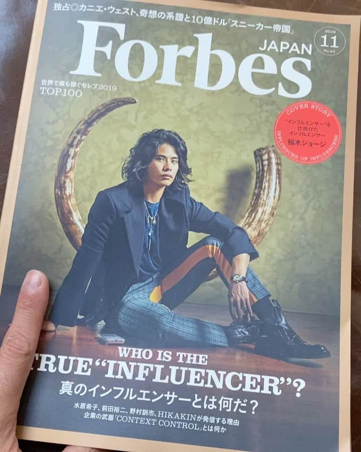稲木ジョージのインスタグラム：「Throw back to my @forbesjapan cover from a year ago! I started my career in fashion as sales associate making $9/hour then I got into PR. 10 years later, I’m CEO and creative director of @milamorejewelry 💎 You can only change your life if YOU really want to! I’m happy and proud of what I’ve achieved but I’m not satisfied yet🧞‍♂️💎Let’s see what am I doing in 2021 October 🧐 フォーブスジャパンの表紙になってから一年しか経ってない🤯間違いなく、キャリアにおいて転機となりました。 10年前は、販売員として時給900円で上京しました。いまは、ミラモアのCEOそしてブランドビジョニアとして、スタッフの多大なサポートのもと、好きなことをやらさせていただいています。 チャンスは、全員に降りかかります。でもそのチャンスを掴むのはあなた次第なのです。あの人いいなー、こうなりたいなーという前に、行動しよう🐎🥳 来年の今頃はなにしてるかな🥰 自分に非常に厳しくて、不感だけど、この場を借りて、少しは自分が今まで成し遂げてきたことを誇りに思い、自分を褒めたいと思います🤣🤣ただ、結果はまだまだ残せてないので、自惚れず、満足することをしないで前に進もうと思います！🔥 @akihayashinp さん、ありがとうございました💕」