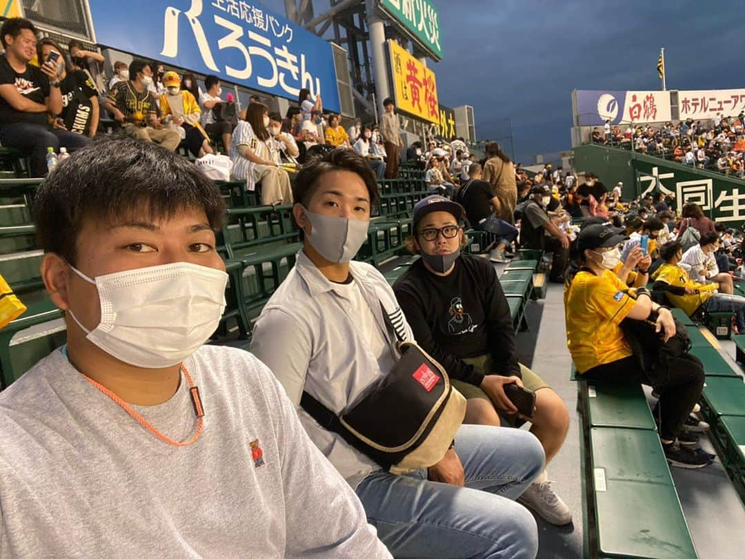 野球YouTuber向さんのインスタグラム写真 - (野球YouTuber向Instagram)「・ 甲子園のナイターが どの景色よりも美しくて草 ・ #プロ野球 #甲子園」10月5日 21時17分 - 89youtuber_muko