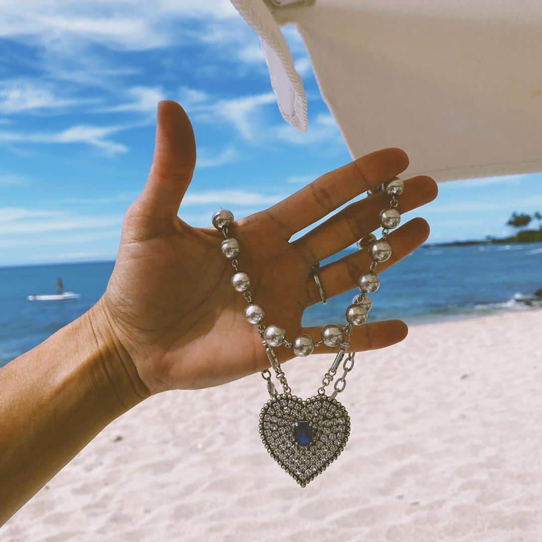 ダニジョーのインスタグラム：「Always lead with LOVE 💙」