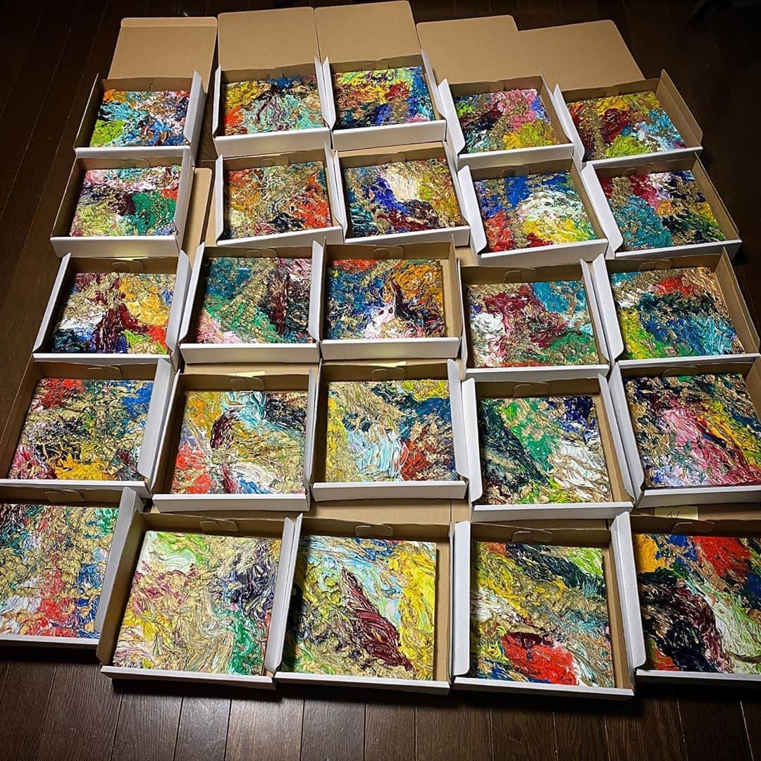 坂東工さんのインスタグラム写真 - (坂東工Instagram)「「つながるピース」〝謳歌〟発送準備完了！ 大変長らくお待たせしました！ もうすぐお手元にお届け致します🎁 #アート #抽象画 #art #abstract  #坂東さんは実はアーティスト」10月5日 21時25分 - takumimoriyabando