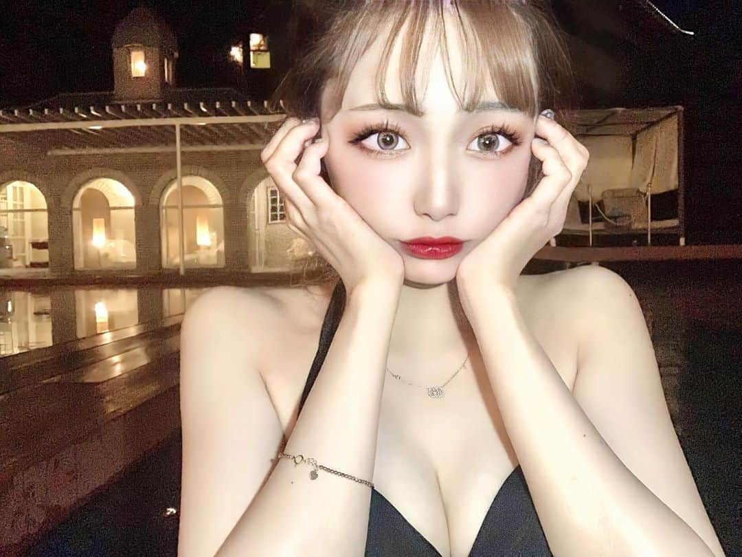 あやちゃんさんのインスタグラム写真 - (あやちゃんInstagram)「ナイトプール🖤 22時までプール入れるのっ👙✩.*˚ 温泉プール最高😘 今年水着着れてよかった🌙*ﾟ #清流荘 #旅館  #温泉 #温泉巡り  #いいね返し #温泉プール #温水プール #リゾート #プール #ナイトプール #水着 #水着コーデ #ビキニ  #黒ビキニ  #nightpool  #浴衣 #旅行 #国内旅行 #温泉旅館 #温泉旅行 #gotoキャンペーン #gotoトラベルキャンペーン #gototravel #pr」10月5日 21時26分 - aya.you.love.r