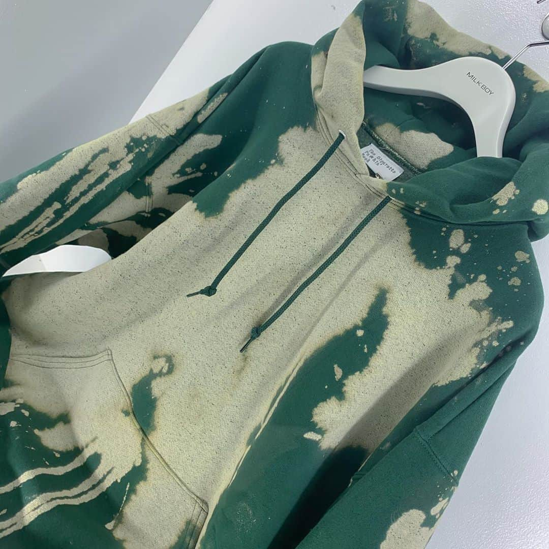 ミルクボーイさんのインスタグラム写真 - (ミルクボーイInstagram)「Restock from @icedmilkteastudio  Bleach Dye Hoodie (￥23,400+tx) Color:Green Size:XL 数量限定再入荷いたしました。 通販のご案内もお受けできますので、お気軽にお問い合わせください。 @milkboyharajuku」10月5日 21時27分 - milkboyharajuku