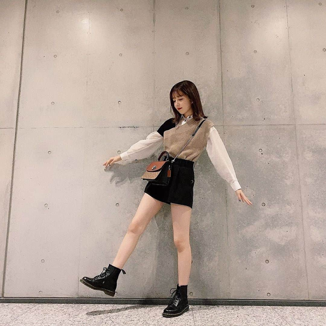 市野莉子さんのインスタグラム写真 - (市野莉子Instagram)「今日の服♡ - tops @cotorica.official 中に着てるシャツは @ghospell pants @zara bag @coach shoes @drmartens_japan - #りかりこ #コーディネート#ファッション #今日のコーデ#秋コーデ#秋服 #高身長コーデ#zara#ootd #twins#followｍe」10月5日 21時39分 - riko_ichino