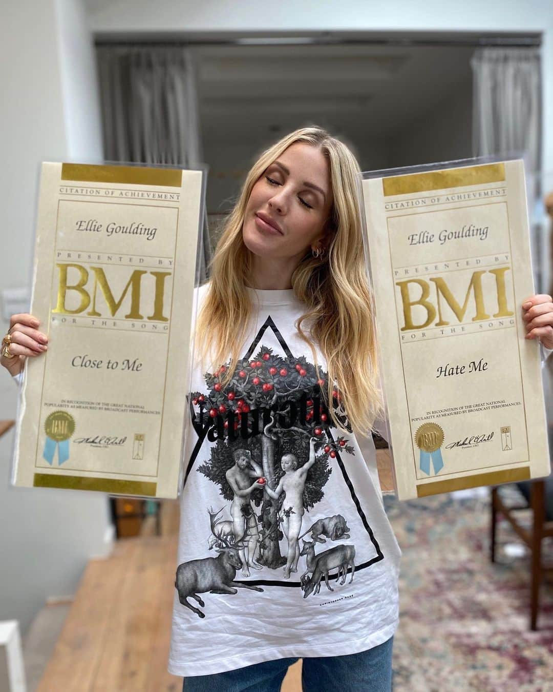 エリー・ゴールディングさんのインスタグラム写真 - (エリー・ゴールディングInstagram)「Thank you to @bmi for popping these in the post- 9 awards and 7 US pop awards to date, thanks for the continued love & support. Dedicating these ones to you Juice. We ❤️ + miss u x」10月5日 21時30分 - elliegoulding