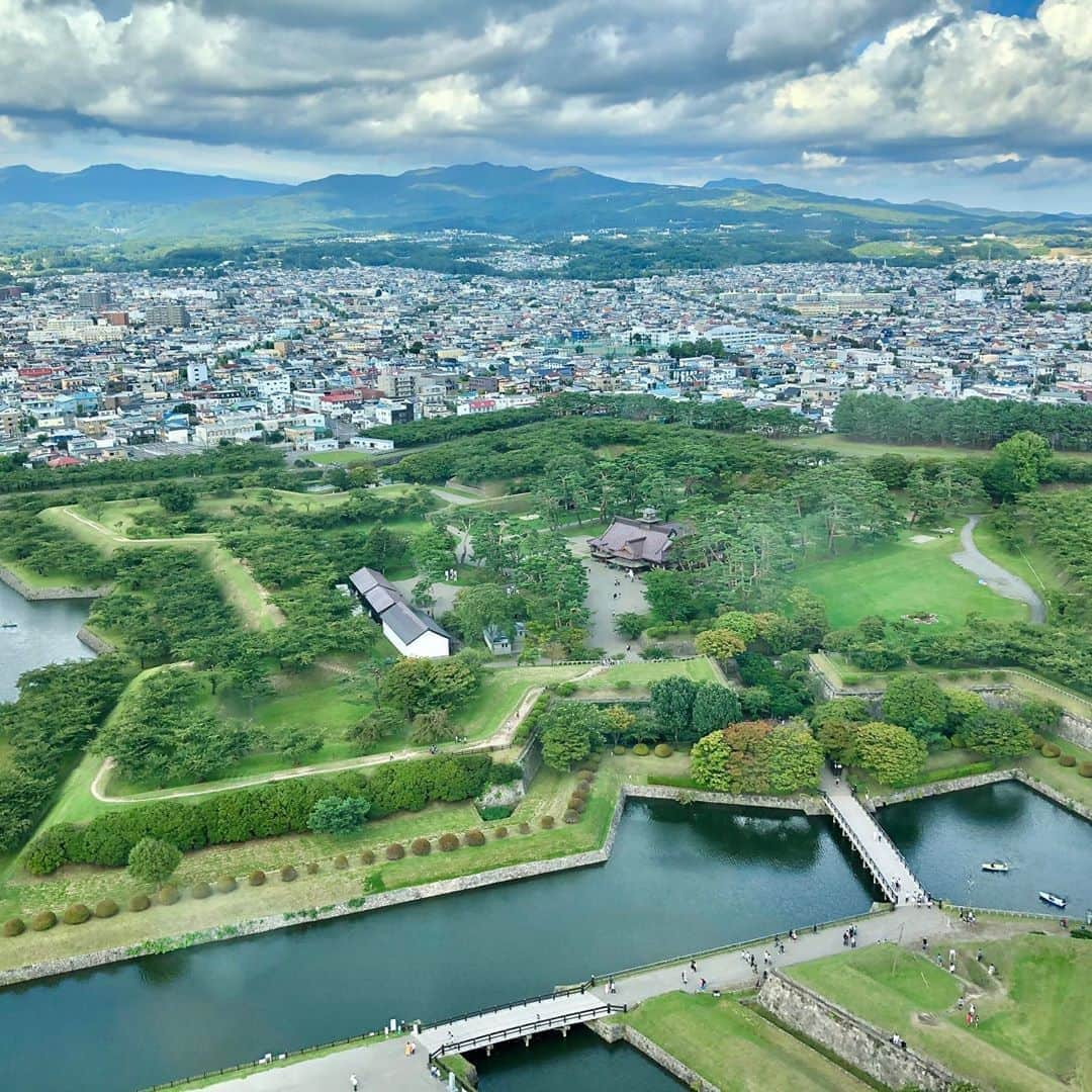 乙武洋匡さんのインスタグラム写真 - (乙武洋匡Instagram)「これまで何度も訪れた #函館 だけど、#五稜郭 は初めて！  #函館旅行 #函館観光 #五稜郭公園 #五稜郭タワー」10月5日 21時33分 - ototake_official