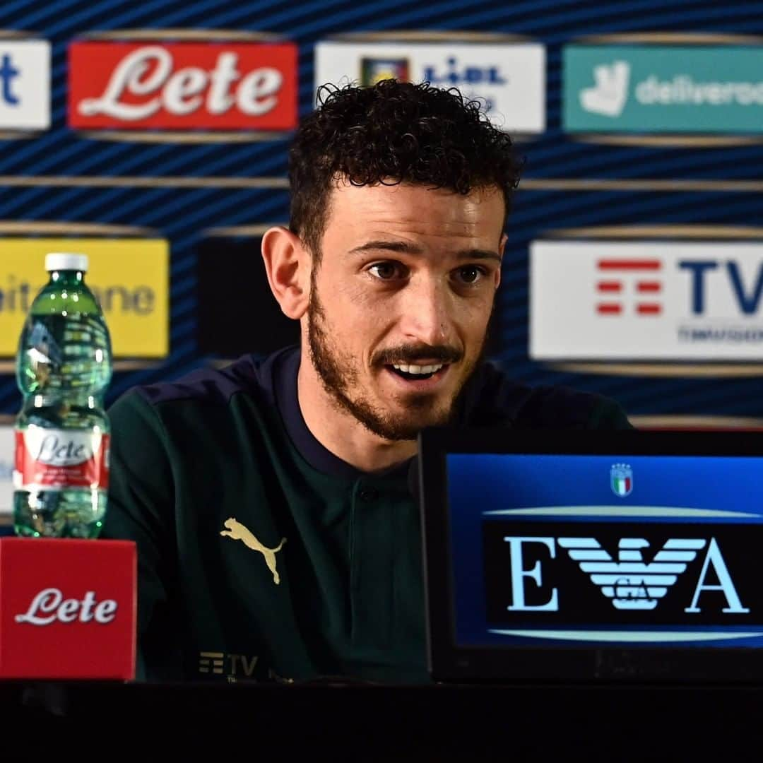 サッカーイタリア代表さんのインスタグラム写真 - (サッカーイタリア代表Instagram)「#Nazionale 🇮🇹 . 🗣️ #Florenzi: "#Mancini ci ha già detto che dobbiamo affrontare la #Moldova con l'obiettivo di vincere per il ranking"  🎙️ #Florenzi: "#Mancini has said to us that our objective against #Moldova is to win with our world ranking in mind." . 🗣️ #Florenzi: "La Nazionale non è trascinante solo per i club ma anche per la gente: in molti mi chiedono della Nazionale, evidentemente li facciamo divertire"  🎙️ #Florenzi: "The National Team has a positive effect on clubs and fans. Many people are asking me about the National Team: it's clear that we're entertaining them." . 🗣️ #Florenzi: "Rappresentare l'Italia dopo aver visto la sofferenza vissuta dal nostro Paese negli ultimi mesi ci ha dato una spinta in più, ci inorgoglisce. Saremo felici di giocare a #Bergamo una partita dal sapore speciale"  🎙️ #Florenzi: "After seeing what our country has been through in recent months, representing Italy has given us a boost and makes us proud. It'll be a special game in #Bergamo and we're looking forward to it." . . #Azzurri #VivoAzzurro」10月5日 21時36分 - azzurri