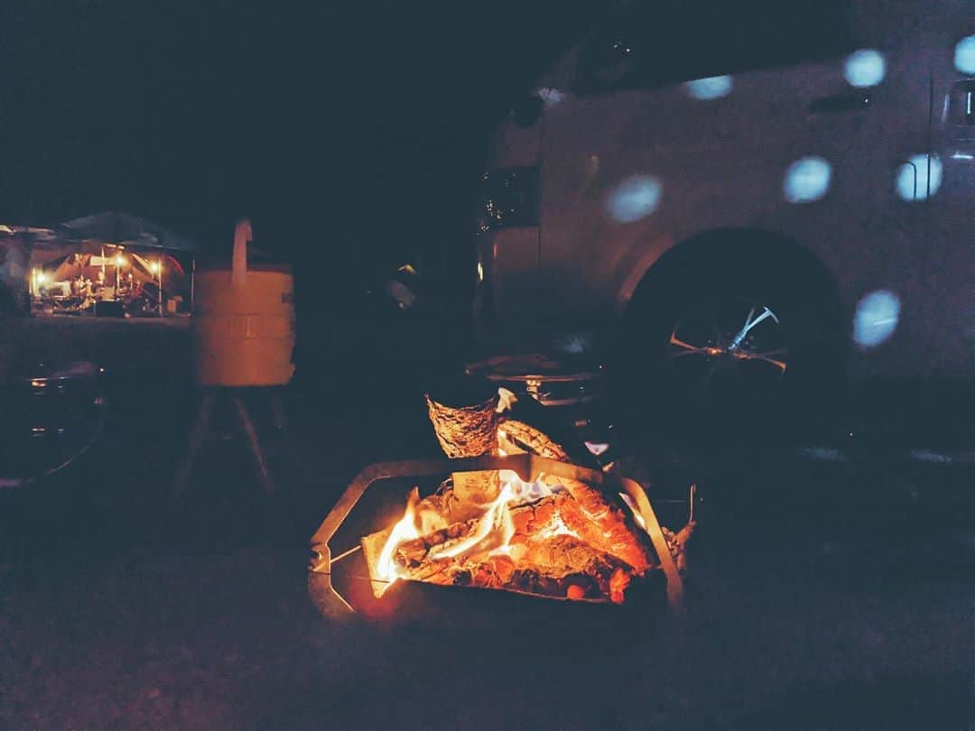 藤田敦子のインスタグラム：「ㅤ mirror ball & bonfire🔥 ミラボも相まって、とても良き🔥💕 ㅤ #camp #fes #balance2020」