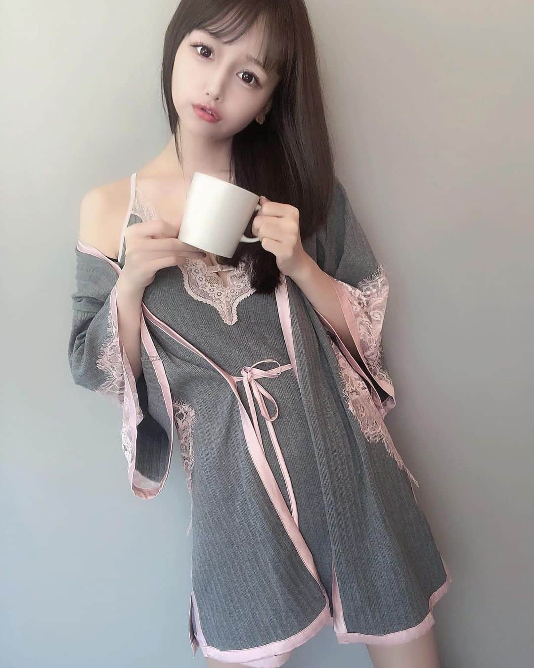 のインスタグラム：「. @naoria.shop  のルームウェア👗💓 . ワンピースとかも持ってるんだけど今回はルームウェア♡！ . お家でも可愛いもの着てたいよね👀🎀 . . #ルームウェア#roomwear #部屋着#パジャマ#セレクトショップ #可愛い#ピンク#ootd #ootdfashion #お部屋」