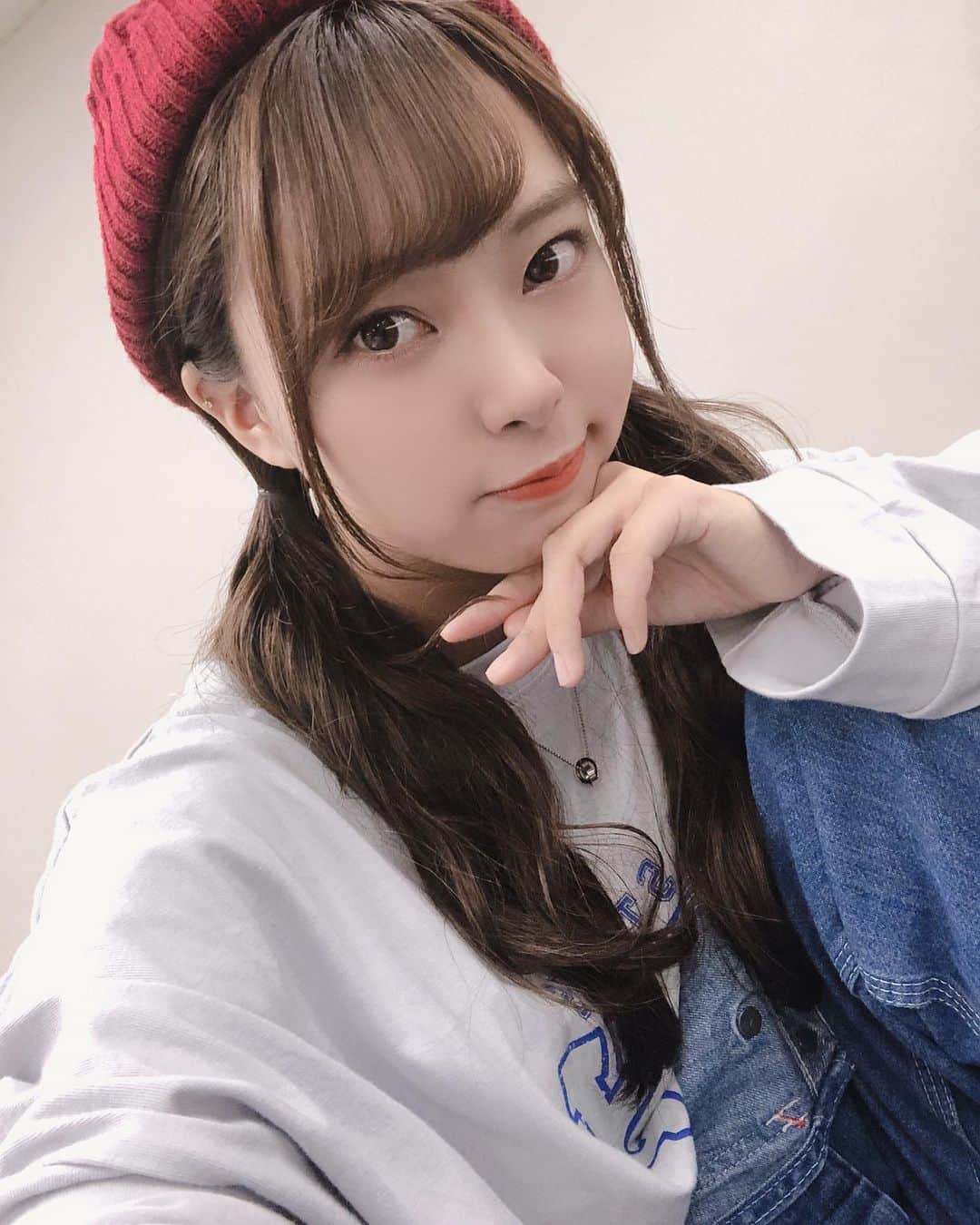 山田寿々のインスタグラム：「﻿ ﻿ 前のお話会の時に来てたお洋服🥰㊗️㊗️㊗️﻿ ﻿ ﻿ この日の服はお姉ちゃんも褒めてくれた🎶﻿ ﻿ 3部あったので、ニット帽にしたりハットにしたりしたよー^ - ^﻿ ﻿ これはニット帽ツインテール👧🏻👧🏻﻿ 髪の毛が長かったのでしました(﹡ˆᴗˆ﹡)今はもう短い﻿ ﻿ ﻿ #オーバーオール #ツインテール #ニット帽 #hotping #ootd」