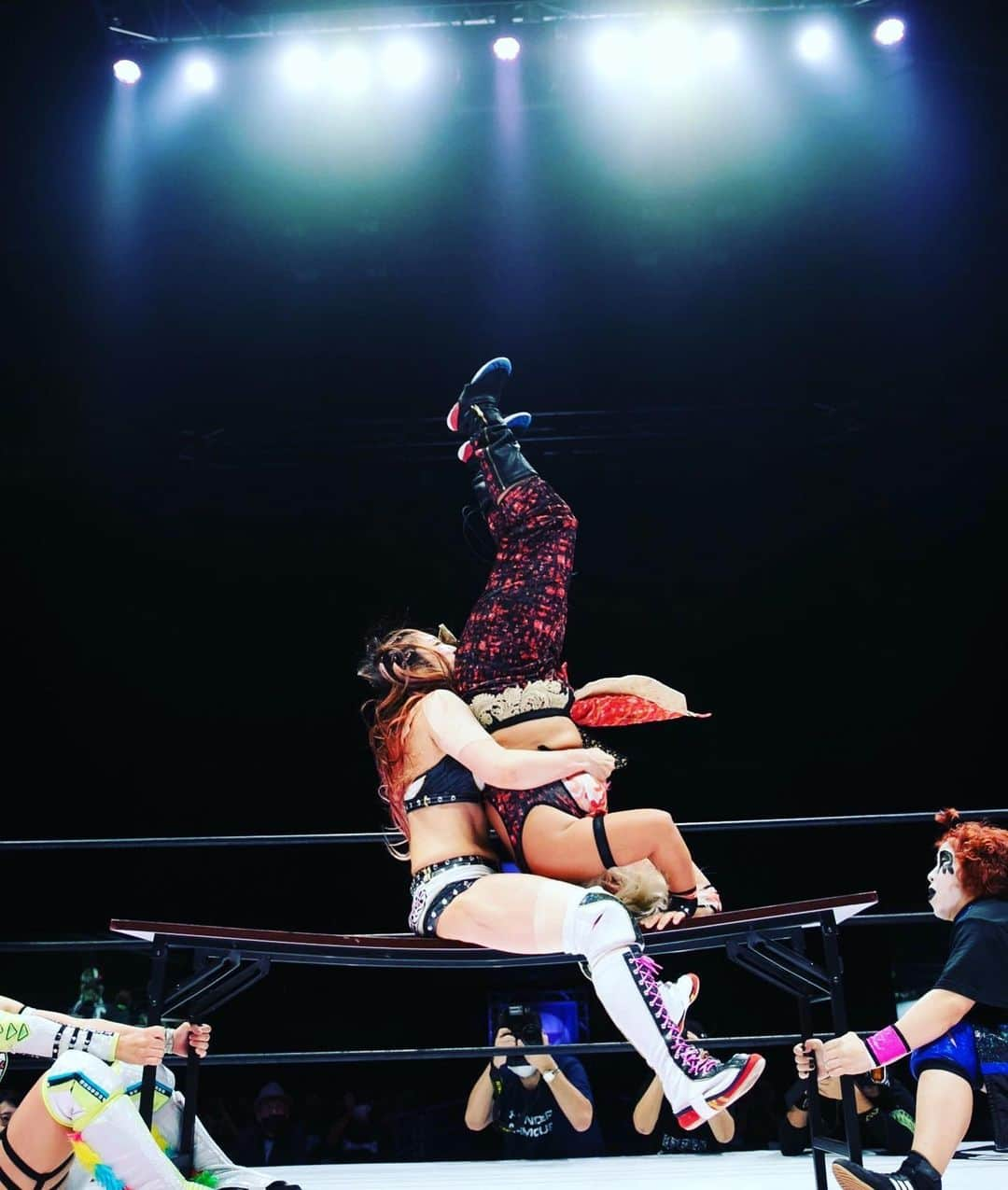 ジャングル叫女さんのインスタグラム写真 - (ジャングル叫女Instagram)「This Piledriver was fighting with Hana. #stardom #tcs」10月5日 21時46分 - j.kyona