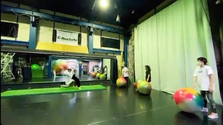 知念紗耶のインスタグラム：「✨本日のインスタライブ配信✨ バランスボールの技練習の様子を生中継😋💓 フルバージョンは G-Rocketsの公式アカウントにてご覧ください😘 楽しかったなあ😆 @grockets  #インスタライブ　#パフォーマンス」