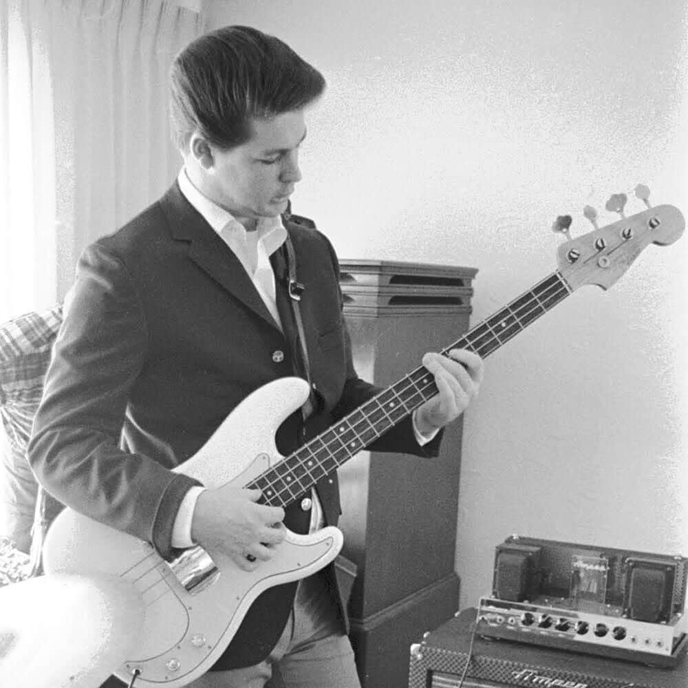 ブライアン・ウィルソンさんのインスタグラム写真 - (ブライアン・ウィルソンInstagram)「Early Days: Brian working out a bass line.  #earlydays #thebeachboys #homerecording #brianwilson」10月5日 21時57分 - brianwilsonlive
