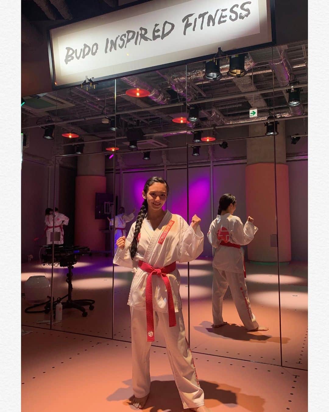 長谷川晴奈さんのインスタグラム写真 - (長谷川晴奈Instagram)「@bifbynergy   空手フィットネス🥋  始めてみました🙌 新感覚のフィットネスでとっても 楽しかった❤️  心、身体、精神、呼吸など 身も心も整いました🇯🇵  空手の形を覚えるんだけど 意外と全身を使うのと有酸素運動も兼ねてるのでかなり汗だく😂  写真は全然ポーズ分かんなくて適当だから スルーしてください笑笑  #筋トレ　#腹筋女子　#筋トレ女子 #ストレス発散 #フィットネス　#空手　#空手フィットネス #有酸素運動　#武道　#道着　#nergy #nergyjapan #nike #趣味　#趣味の秋　#bifbynergy」10月5日 21時58分 - haruna_hasegawa71