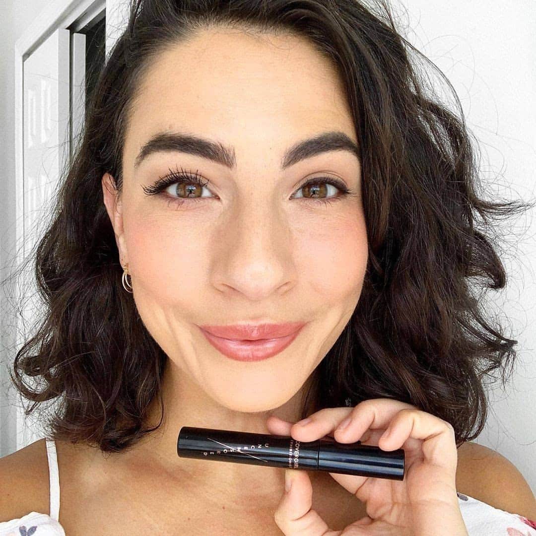 COVERGIRLさんのインスタグラム写真 - (COVERGIRLInstagram)「"Current favorite mascara alert!🚨it’s affordable👏cruelty free👏volumizing👏lengthening👏 I have it on left side to show the difference!👀" —@claireashleybeauty on #ExhibitionistUncensored Mascara. #EasyBreezyBeautiful #COVERGIRLMADE #COVERGIRLCrueltyFree  #CrueltyFree」10月5日 22時00分 - covergirl