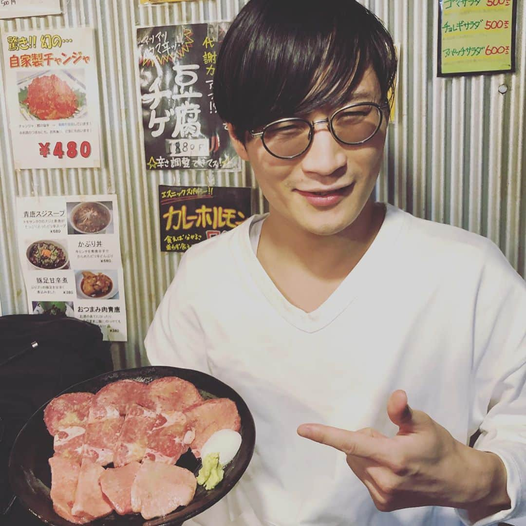 藤田崇之のインスタグラム：「先日の大津の兄貴との焼肉。 #きつね大津さん #KOUGU維新 #プラスドライバー #なんで売れてるのか自分でもわからないらしい #このタン旨すぎた #ご馳走様です」