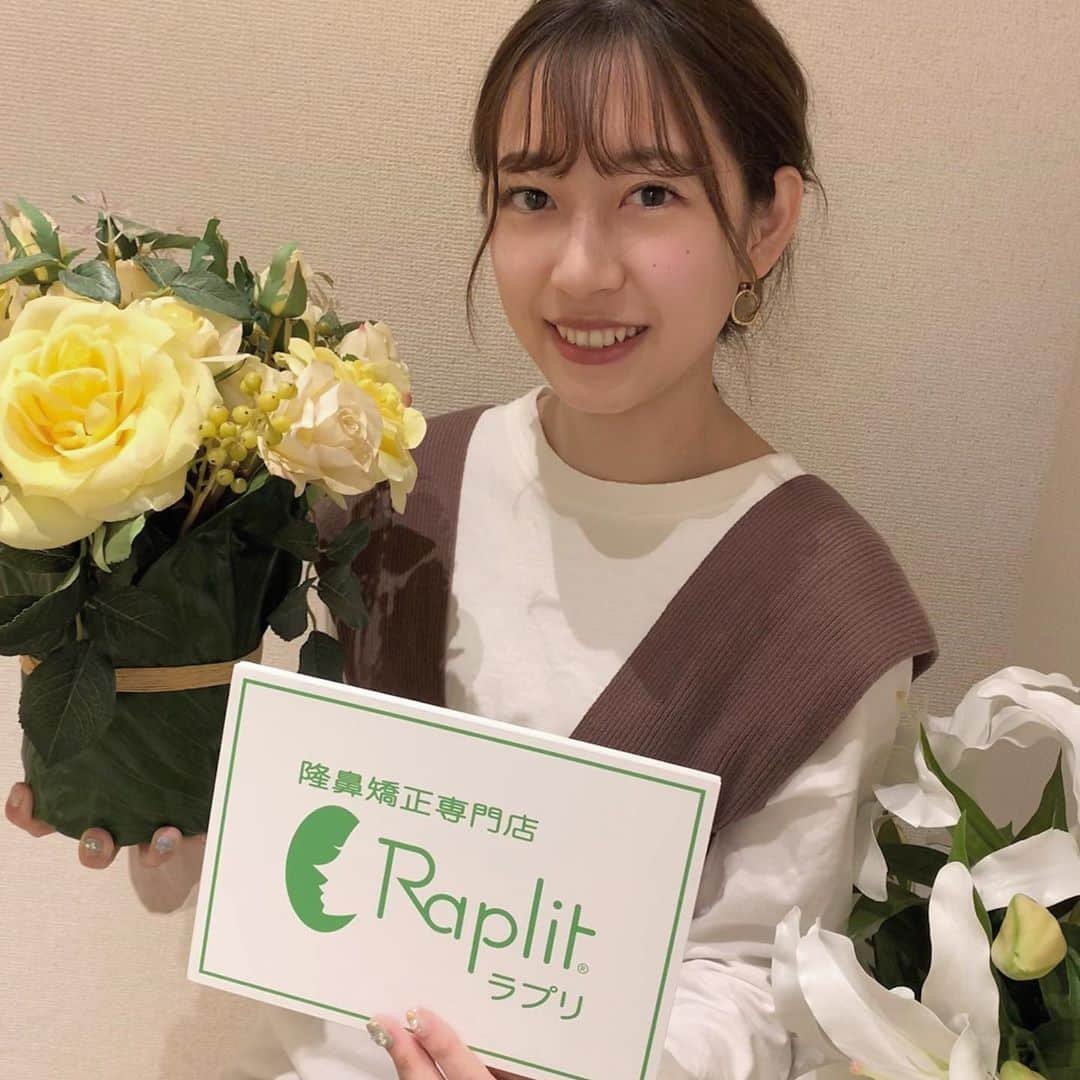 里見玲奈さんのインスタグラム写真 - (里見玲奈Instagram)「﻿ こんばんは〜！﻿ 先日ラプリ様 @raplit_official へ行って来ました🌿﻿ 今回もリラックスしすぎてウトウト寝てしまいました〜〜🤭自分の鼻筋を指でなぞるのが毎日の楽しみになっています🤍﻿ 今回もありがとうございました！！残り僅かな時間ですが、引き続きよろしくお願い致します☺️☺️﻿ ﻿ #隆鼻 #隆鼻矯正 #隆鼻矯正専門店raplit #共立女子 #共立女子大学 #ミス共立女子 #ミス共立女子大学 #ミス共立女子2020 #桜姫 #ミスコン #ミスコンファイナリスト #ファイナリスト」10月5日 22時12分 - kwumiss20_4