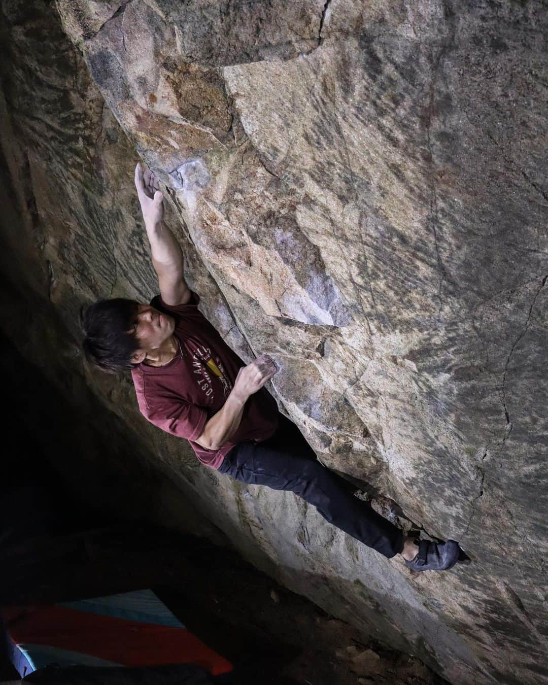 村井隆一のインスタグラム：「Anomaly (V13) ✔︎ _______________________________________ Back in Mt.Kasagi for the first time in two years. There are many jewels here I haven't touched yet💎 The cold season is definitely coming little by little. Stoked to get back here soon!  photo: @nomura_shinichiro   @rokdo_team  #climbing#bouldering#Ena」