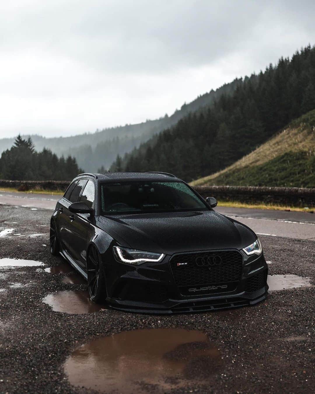 CARLiFESTYLEさんのインスタグラム写真 - (CARLiFESTYLEInstagram)「Slammed Audi RS6 👍🏽or👎🏽? Photo by @rtwenty3 owner @rs6.low #carlifestyle #rs6」10月5日 22時14分 - carlifestyle