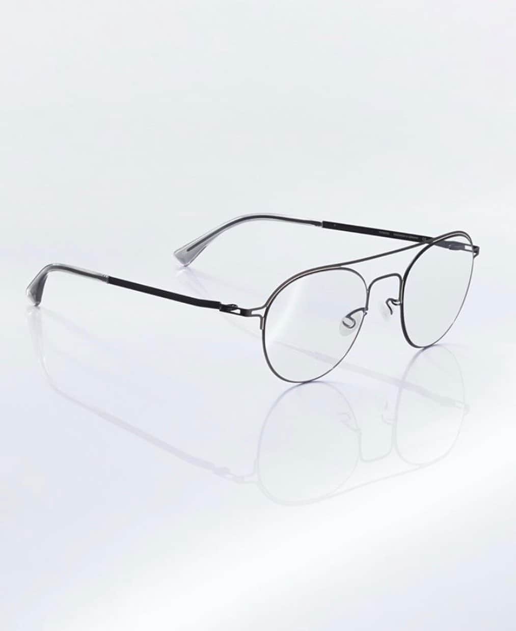 のインスタグラム：「Gloomy Greyというカラーネームの薄い色合いのレンズが入った、MMCRAFT015 Black/Sqndです。MYKITA Shop及びMYKITA取扱店にてご購入いただけます。  Optical model MMCRAFT015 in Black/Sand with the distinctive tinted lenses in Gloomy Grey. Available now at MYKITA Shops and selected retailers. __ #mykita #mykitamargiela」