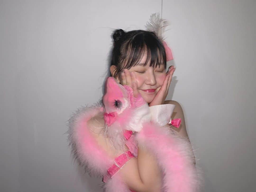 上村亜柚香さんのインスタグラム写真 - (上村亜柚香Instagram)「.  ダチョウさん💗  #アイドル衣装」10月5日 22時30分 - kamimuraayuka