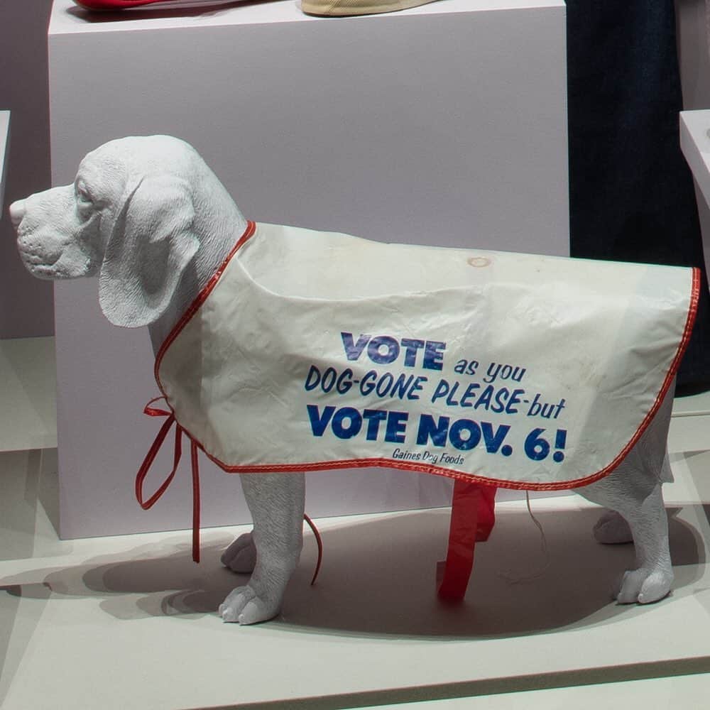 国立アメリカ歴史博物館さんのインスタグラム写真 - (国立アメリカ歴史博物館Instagram)「Sponsored by the Gaines Dog Foods Company in the 1950s, this dog vest tried to inspire Americans to vote with two different appeals: "Be Freedom's Watch-Dog...Get set for Election Day" and "Vote as you Dog-Gone-Please—but Vote Nov. 6." Today, the vest is display on a beagle mannequin our curators have affectionately nicknamed "Ballot the Beagle." (Swipe to see Ballot in our exhibition, American Democracy: A Great Leap of Faith).   Would those messages—and perhaps a wagging tail—have inspired you to vote? Today, October 05, is the last day to register to vote in many U.S. states and territories before Election Day on November 03. Visit the link in our bio (https://vote.gov/) to learn how you can vote in your home state or territory. 🗳️   #MondayMotivation #AmericanHistory #VoteHistory #CampaignHistory #AmericanDemocracy」10月5日 22時28分 - amhistorymuseum