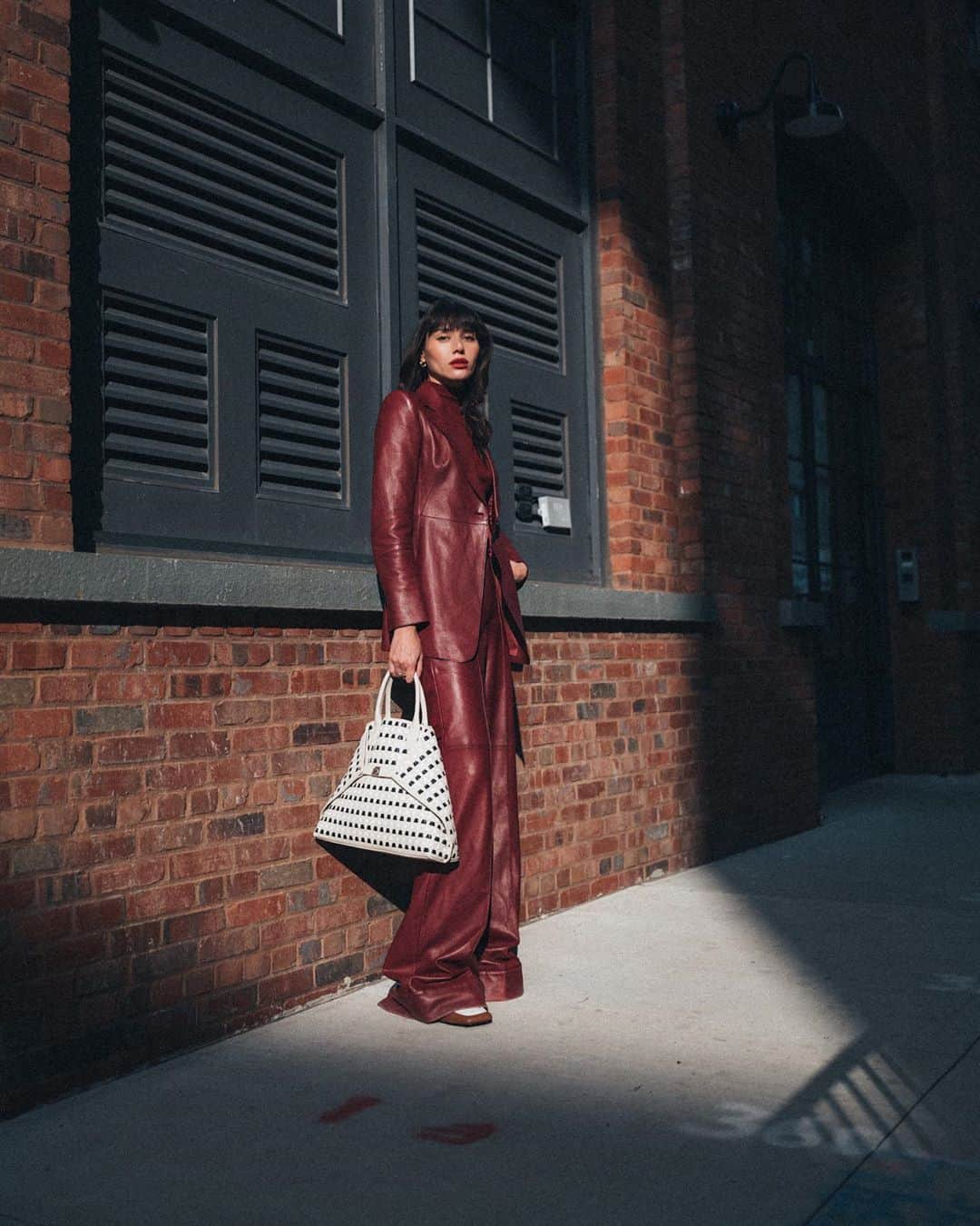 ナタリー・スアレスさんのインスタグラム写真 - (ナタリー・スアレスInstagram)「Dressed in leather just in time for the @akrisofficial SS21 collection film screening live from Paris! It’s amazing to see designers think outside the box this year for #PFW since so many of us are watching from home! #AkrisSS21」10月5日 22時32分 - natalieoffduty