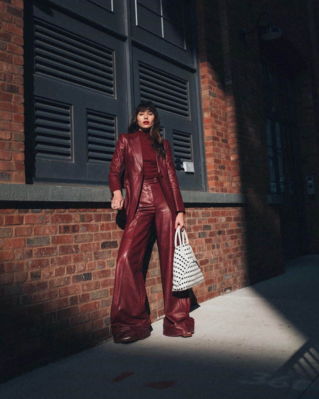 ナタリー・スアレスさんのインスタグラム写真 - (ナタリー・スアレスInstagram)「Dressed in leather just in time for the @akrisofficial SS21 collection film screening live from Paris! It’s amazing to see designers think outside the box this year for #PFW since so many of us are watching from home! #AkrisSS21」10月5日 22時32分 - natalieoffduty