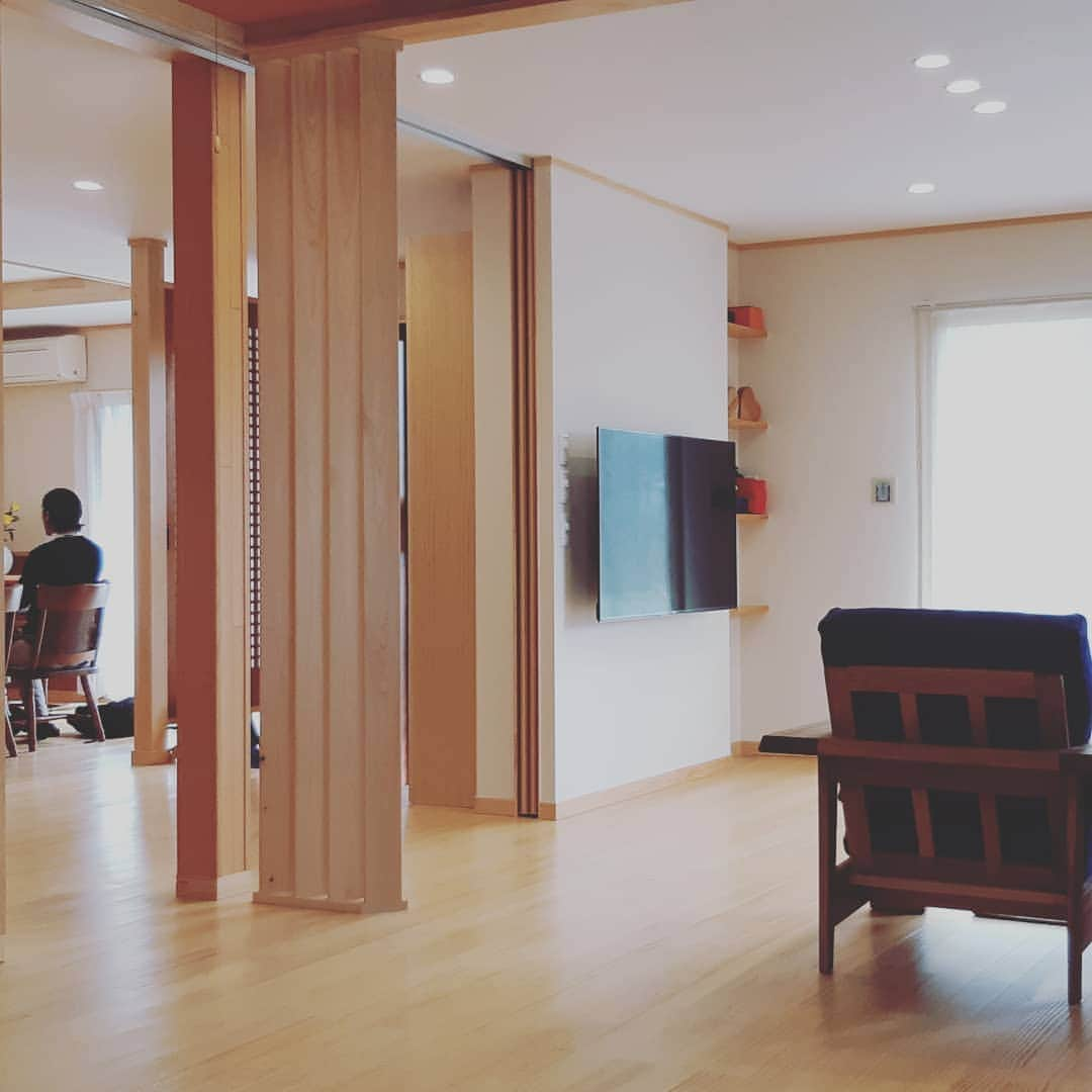 crie style クリエすずき建設さんのインスタグラム写真 - (crie style クリエすずき建設Instagram)「#お客様の声 #インタビュー を行わせて頂きました。  出会い、打合せ、工事中、お引き渡し、そして、今。 その全てを振り返り、お客さまのご意見をいただく時間は、本当に有意義でした。  たくさんの感謝と今後の期待のお言葉を大切に、今後もスタッフ一同、ガンバって参ります！  #木の家 #バリアフリー #生涯設計 #ライフプラン #住まいと暮らしの相談窓口 #住ま暮らサポート #長期優良住宅 #長期保証 #建物点検 #修繕計画 #マイホーム借上げ制度 #かせるストック #家事楽 #テレワーク #ホームエレベーター #介護 #平屋 #減築 #２世帯 #リフォーム #リノベーション #楽しく人生をデザイン #crie_style #クリエスタイル #クリエ #クリエすずき建設」10月5日 22時32分 - crie_style