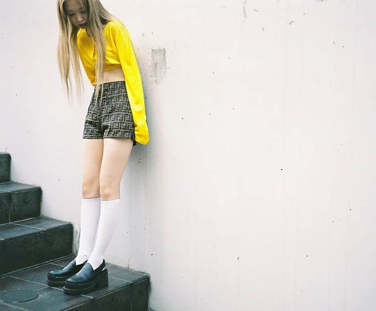 のインスタグラム：「@mannanworld for @cheadsmagazine 💛 (Link in bio)  #35mm #tokyo #harajuku #girlsonfilm #filmisnotdead #mayakibbelphotography」