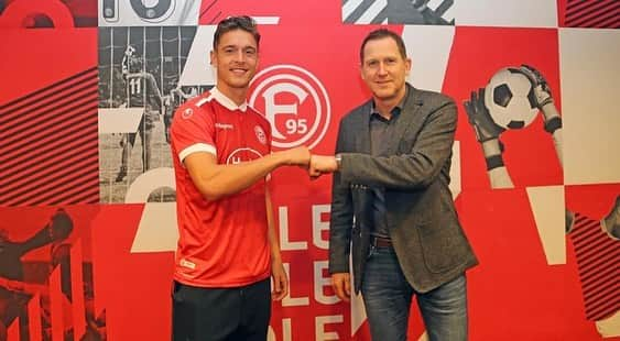 クリストファー・ピーターソンさんのインスタグラム写真 - (クリストファー・ピーターソンInstagram)「Absolutly delighted to have signed for @f95   Very thankful for this opportunity and I’m looking forward to have the chance to play football again and learn to play in Germany and the challenges ahead.   Once again huge thank you to my agent Hasanabi and everyone at HCM for always working so hard for me and my family #F95 #Hcm」10月5日 22時42分 - krispeterson7