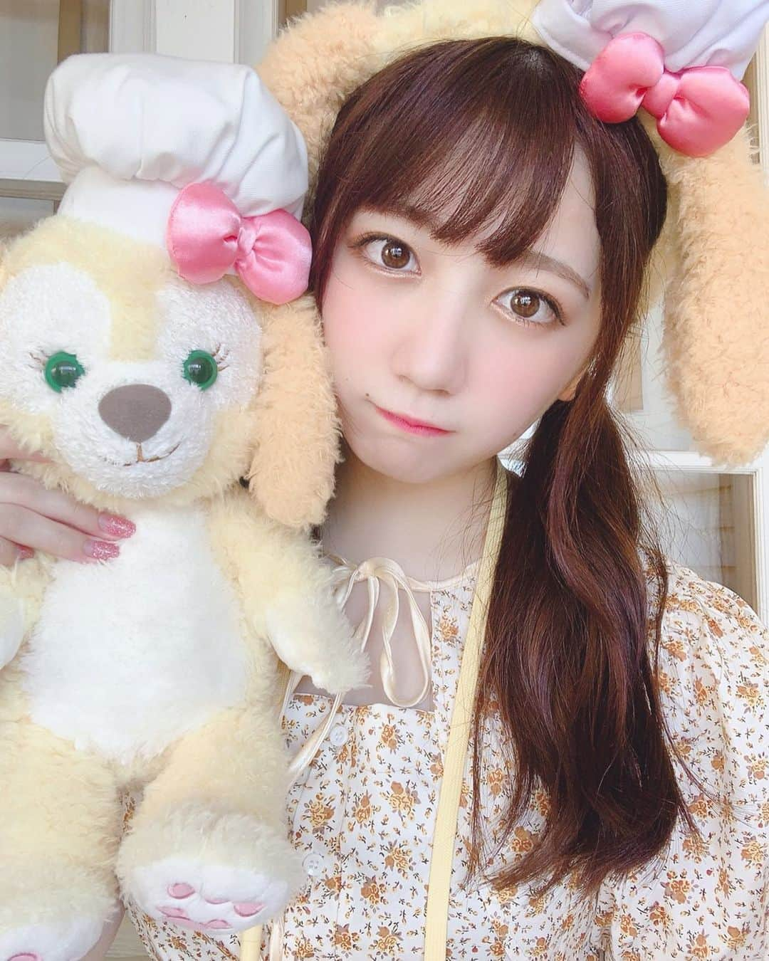 高橋希良のインスタグラム：「ずっとやりたかったクッキーちゃん🐶💛 この日はまだ暑くて真夏のディズニーは大変でした🥵笑 #クッキーアン #クッキーバウンド #ディズニーコーデ」