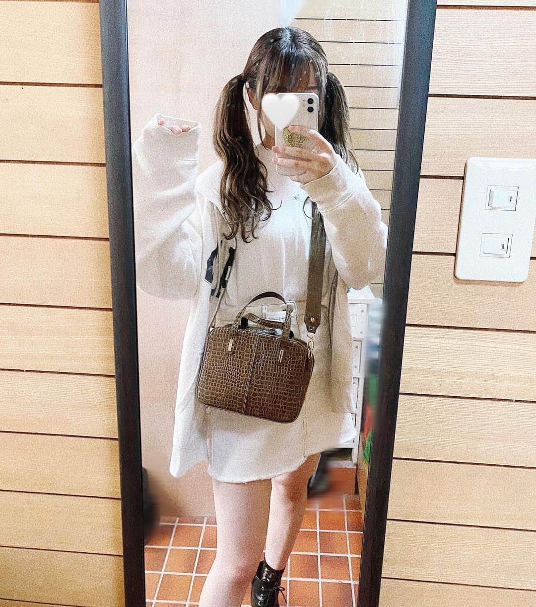 石橋ななのインスタグラム：「Whiteコーデ🤍  #lilybrown #gap #instagood #instalike #fllowme」