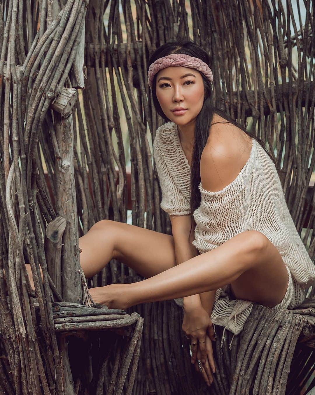GODDESS OF LOVEのインスタグラム：「It’s not where you’ve been, it’s where you’re at. How’s your heart, your mind, your vibe in this moment? You create your world whether you are doing so consciously or unconsciously. Collectively we can raise the frequency to a higher consciousness. We are the power. The magic is inside all of us. Every choice we make moves us closer to our life’s mission. I never thought that when I first came to Tulum in 2006 that it would be a place that I call home, but for now it’s matching my vibe and it feels so good. Follow your heart in flow and observe your world grow.t」