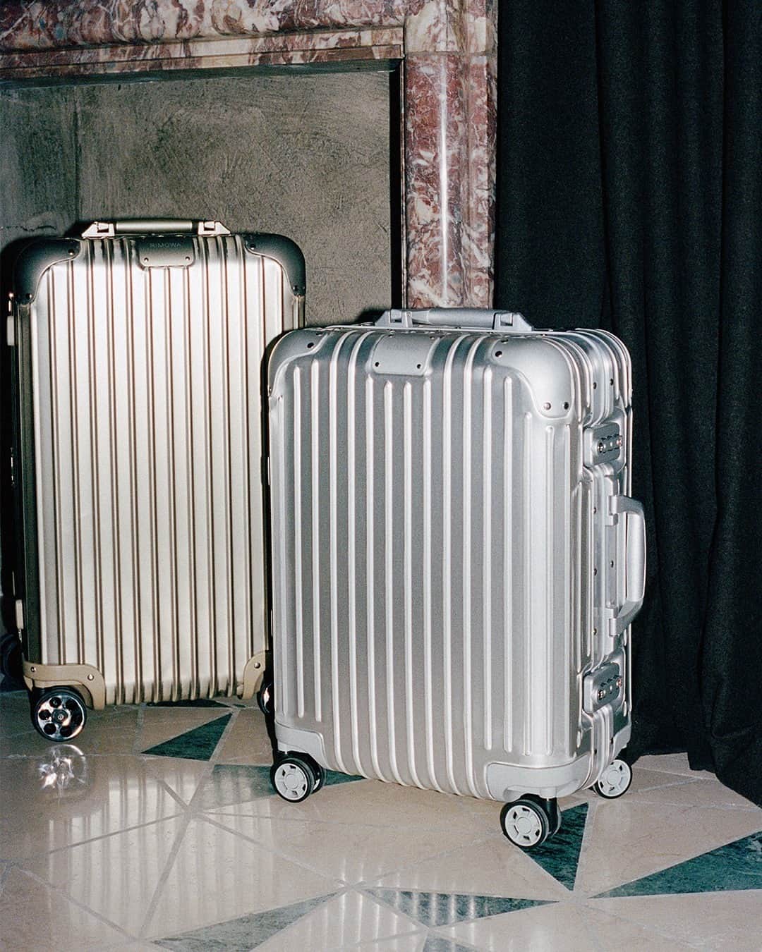 リモワさんのインスタグラム写真 - (リモワInstagram)「Since 1898, RIMOWA has cultivated a pioneering spirit evident in every suitcase built. ⁣ ⁣ ⁣ ⁣Discover one of the world’s most recognizable luggage designs in stores or online at RIMOWA.com.⁣ ⁣⁣ ⁣#RIMOWA #RIMOWAoriginal」10月5日 23時00分 - rimowa