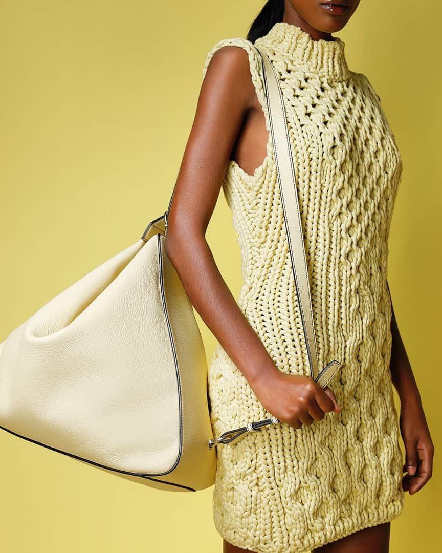 サルヴァトーレ・フェラガモのインスタグラム：「From the recently revealed #FerragamoSS21 collection, emerges a new, softly deconstructed bag shape rendered in a Technicolour Yellow, derived from the chromatic palette inspired by Alfred Hitchcock's films. Discover more accessory details through the link in bio.」
