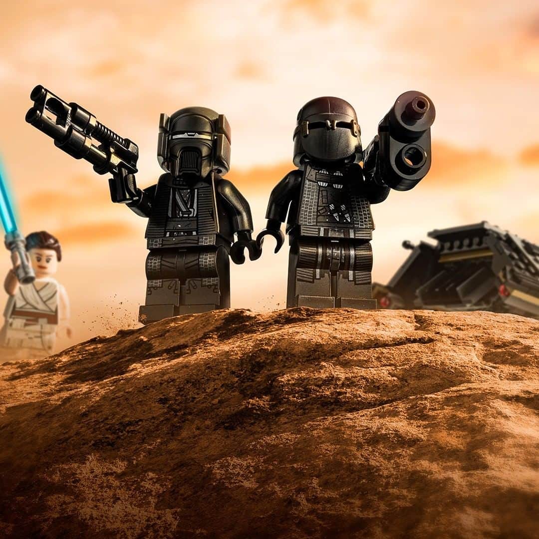LEGOさんのインスタグラム写真 - (LEGOInstagram)「A long time ago in a galaxy far, far away… Check out the latest LEGO Star Wars sets now!   #StarWars #CloneWars #LEGOStarWars」10月5日 23時00分 - lego