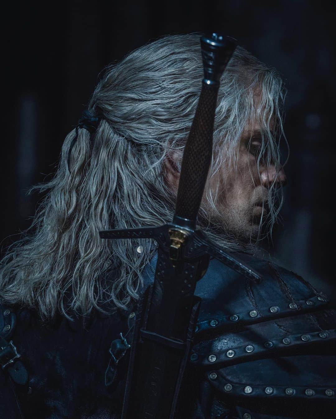 Just Jaredさんのインスタグラム写真 - (Just JaredInstagram)「Get your first look at @henrycavill in season two of @witchernetflix! The eight episode season is expected to stream sometime in 2021.  #HenryCavill Photos: Netflix」10月5日 23時02分 - justjared